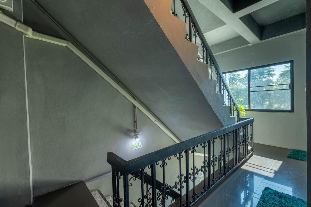Хостел La Belle Nuit House Чиангмай Экстерьер фото